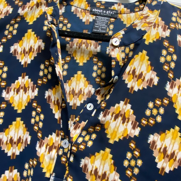 Abstract Pattern Long Blouse - Picture 3 of 4